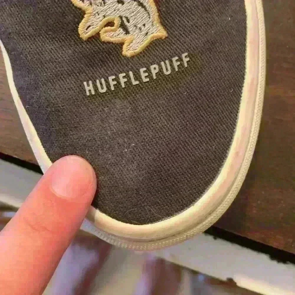 Harry Potter Hufflepuff Vans - Picture 7 of 12